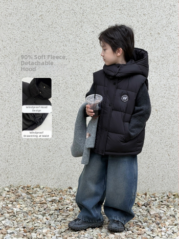 Bērnu ziemas pūkaina veste zēniem ar kapuci, īss griezums, brīvs siluets, pūkas saturs 86–90%