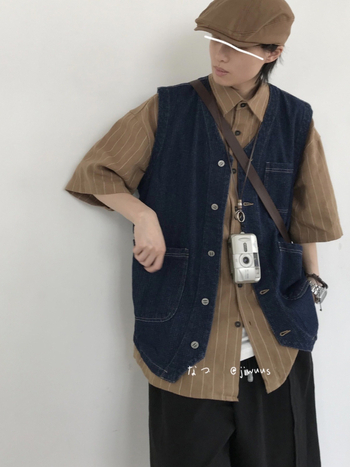 Denim prsluk u japanskom retro stilu, opuštenog kroja, s kopčama u jednoj liniji, s više džepova