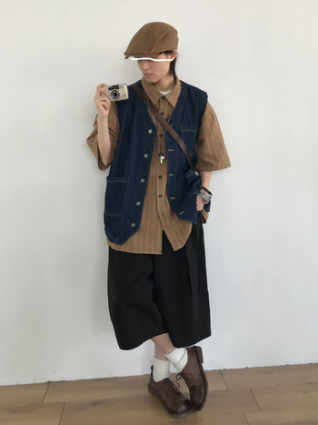 Denim prsluk u japanskom retro stilu, opuštenog kroja, s kopčama u jednoj liniji, s više džepova