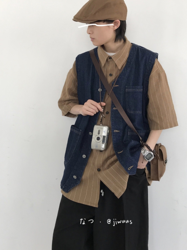 Denim prsluk u japanskom retro stilu, opuštenog kroja, s kopčama u jednoj liniji, s više džepova