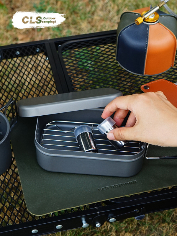 Ārējais mini garšvielu pudeliņu komplekts – 2 gab., nerūsējošais tērauds, pārnēsājams un ultra viegls, apmēram 45 g, ar uzglabāšanas somiņu, 1–2 personām