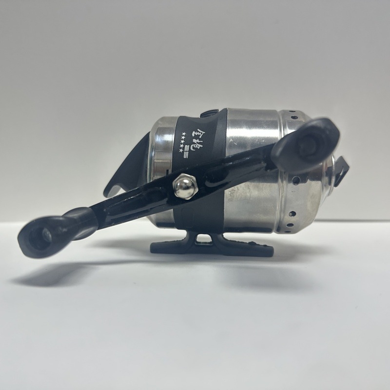 Zatvoreni mulinet za ribolov — Marka: Tisuće proizvoda — 40 komada u kutiji