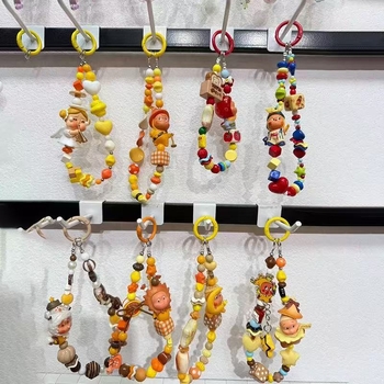 DIY privjesak za telefon i ključač — ručno izrađeni perličasti dizajn s motivom mačka/Snoopy, plast/smola