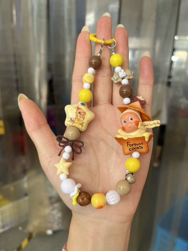 DIY privjesak za telefon i ključač — ručno izrađeni perličasti dizajn s motivom mačka/Snoopy, plast/smola