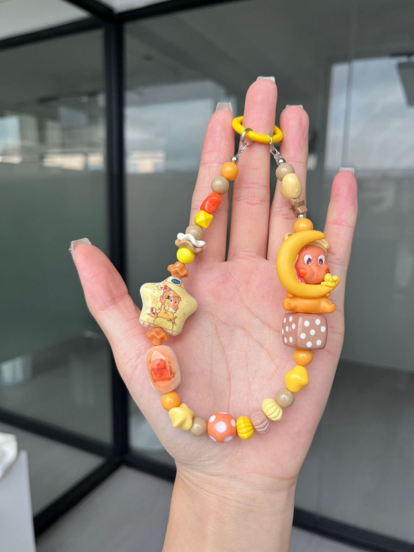 DIY privjesak za telefon i ključač — ručno izrađeni perličasti dizajn s motivom mačka/Snoopy, plast/smola