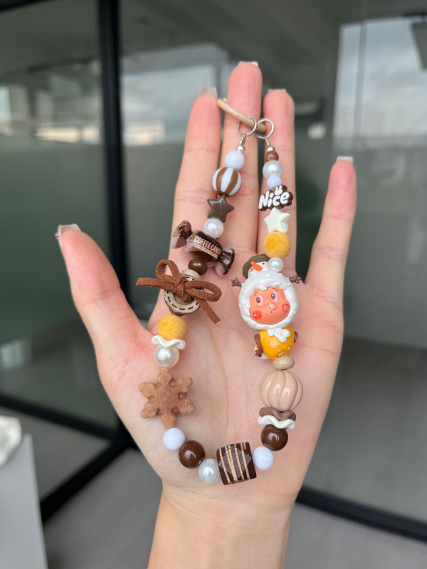 DIY privjesak za telefon i ključač — ručno izrađeni perličasti dizajn s motivom mačka/Snoopy, plast/smola