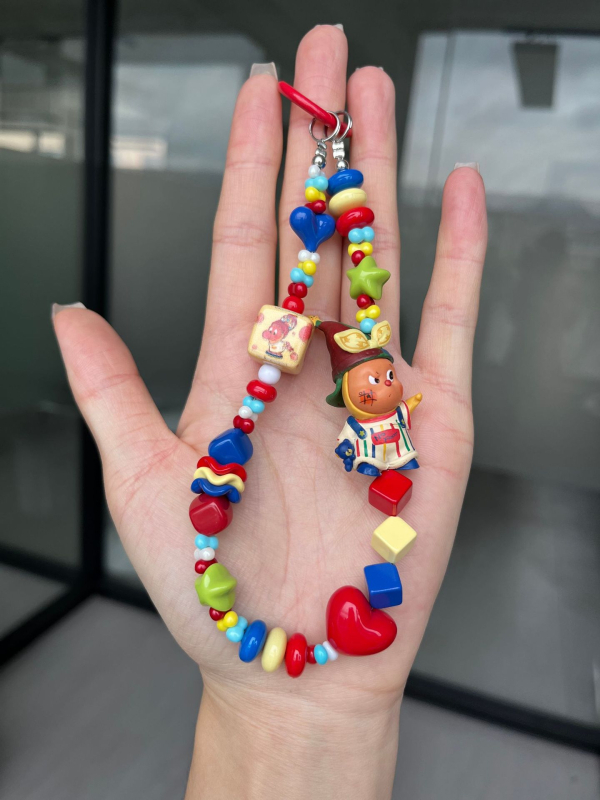 DIY privjesak za telefon i ključač — ručno izrađeni perličasti dizajn s motivom mačka/Snoopy, plast/smola