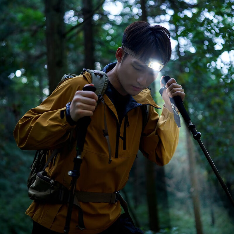 LED čelna lampa s senzorom pokreta, domet 80 m, trajanje osvjetljenja 3,5 h, težina 68 g, za kampiranje i planinarenje