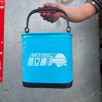 Plastikinis kvadratinis kibiras gyviems žuvims su virvės rankena (storas dugnas, nešiojamas, 0,5 kg)