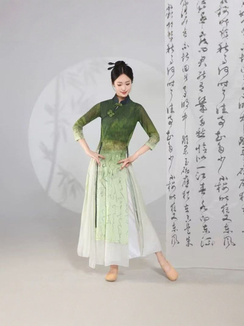 Ženski plesni set – Four-way Stretch poliester-spandeks, Green Lotus Bloom, model 2511, proljeće 2025, elegantan scenski kostim