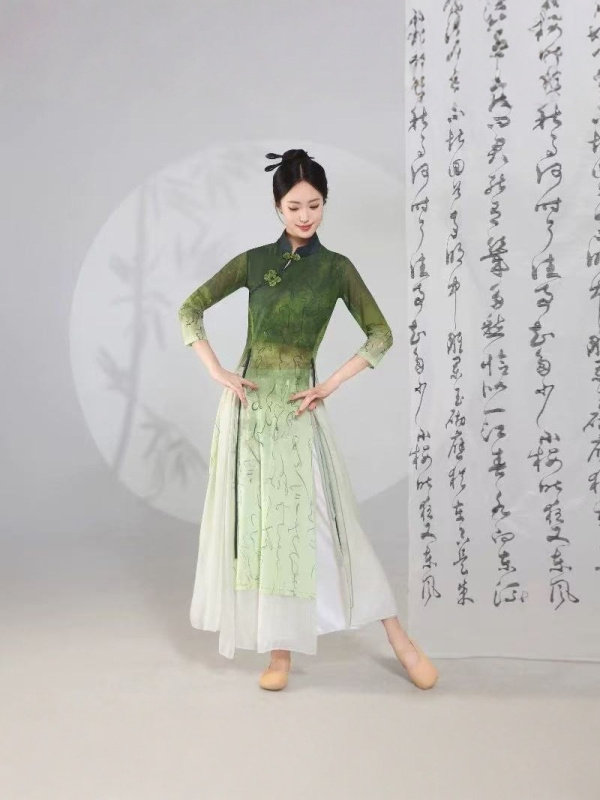 Ženski plesni set – Four-way Stretch poliester-spandeks, Green Lotus Bloom, model 2511, proljeće 2025, elegantan scenski kostim