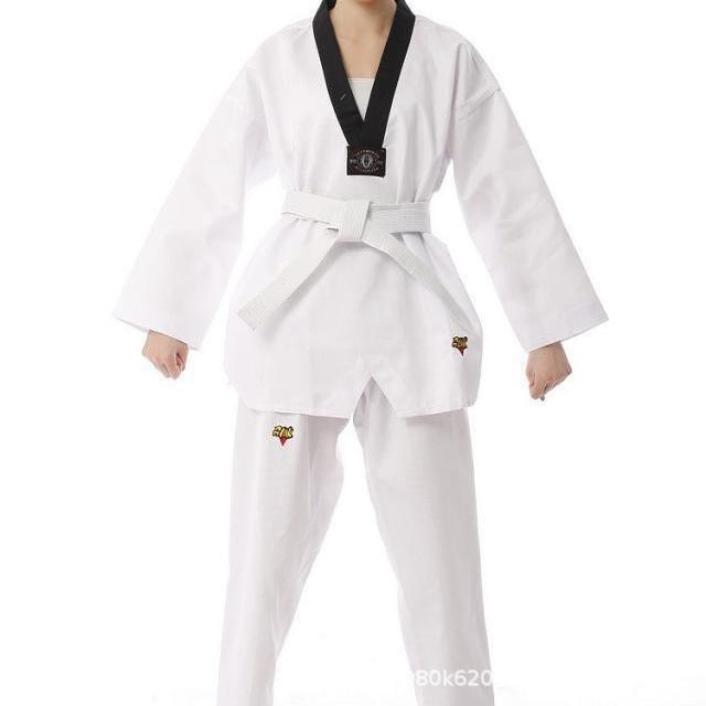 Bērnu Taekwondo apģērbs; elpojošs ķīmisko šķiedru maisījums; audums 30% maisījums; oderes kokvilnas maisījums ar 25% poliesteri