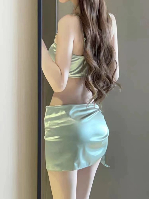 Trojdielny plavkový set v jednofarebnom mliečnom saténovom vlákne, 95% polyester, podšívka z mliečneho saténu s 5% elastánu, vankúšiky na prsia