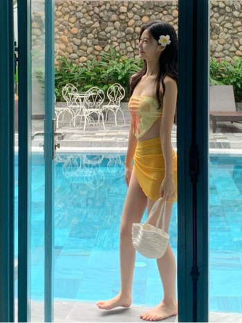 Yan 2026 ženski kupaći kostim s visokokvalitetnim printom, laskajući ten, izuzetno sexy bikini set od tri dijela za plažne odmore