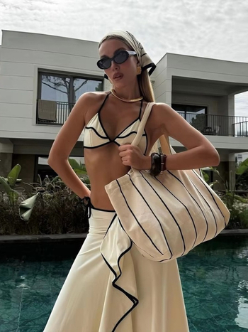 Set de bikini pentru femei, din trei piese, cu burete pentru bust (Material: nailon; Captuseala: poliester; Greutate: 400 g; Burete bust inclus; Fără suport metal)