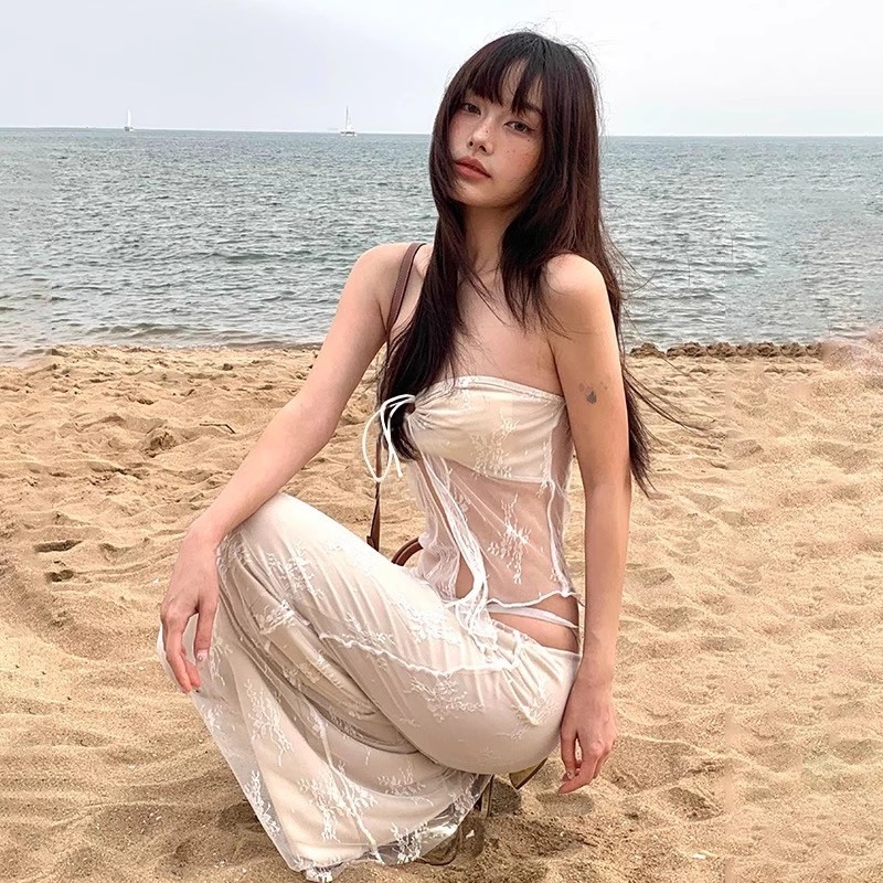 Kupaći s čipkastim tube-topom, bez naramenica, s čeličnom podrškom i bez podstava; tkanina 95% poliester, podstava 100% poliester; pogodno za plivanje