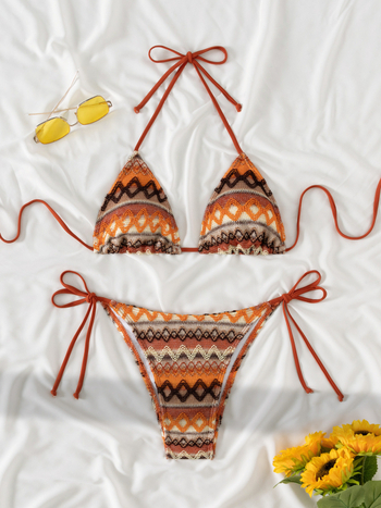 Női háromszög bikiniszett texturált anyaggal, etnikus stílus, párnázott felső, 82% poliészter anyag és bélés