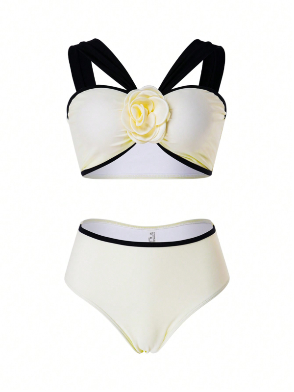 Trodijelni bikini set s prugama i jastučićima za prsa; materijal: poliester s 82% spandex; podstava: poliester.