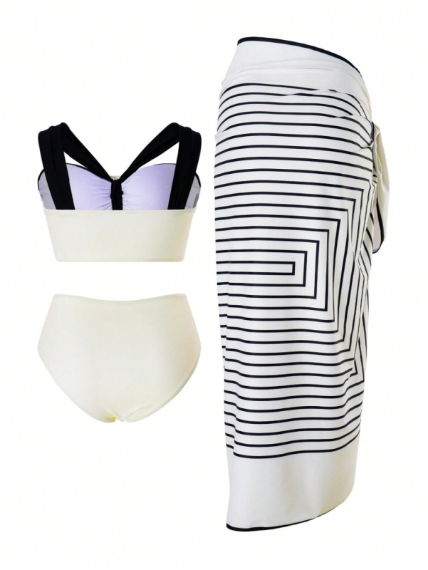 Trodijelni bikini set s prugama i jastučićima za prsa; materijal: poliester s 82% spandex; podstava: poliester.