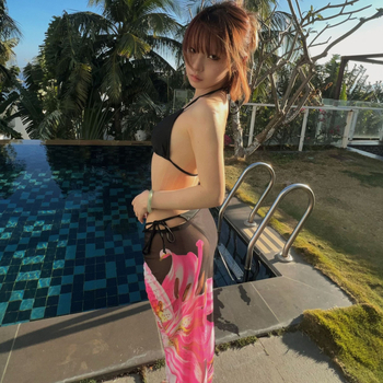 Tri-komponentni bikini kupaći s trakama, otvoreni leđa, otisak ljilana, poliester tkanina s jastučićima za prsa