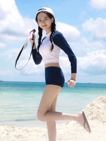 Costum de baie pentru femei, două piese, mâneci lungi, talie înaltă, sutien triunghi cu burete, culoare solidă, poliester