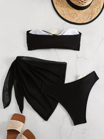 Női két részes fürdőruha, váll nélküli és hátsó kivágású, modern és szexi; anyag: nylon 80% és spandex 20%-os bélés; tömeg 250 g; alsó rész briefs stílus; úszáshoz és vízi sportokhoz