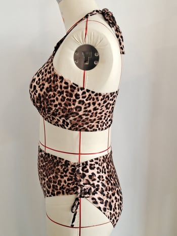 Ženski dvodijelni bikini s ugrađenim jastučićima za grudi, bez košarica; jednobojni; materijal: najlon 82%; podstava: poliester s 18% spandex