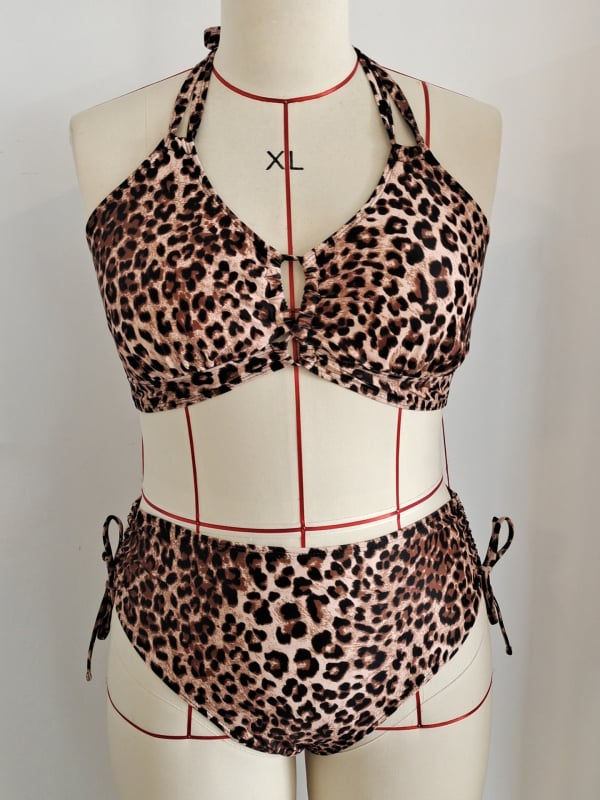 Ženski dvodijelni bikini s ugrađenim jastučićima za grudi, bez košarica; jednobojni; materijal: najlon 82%; podstava: poliester s 18% spandex