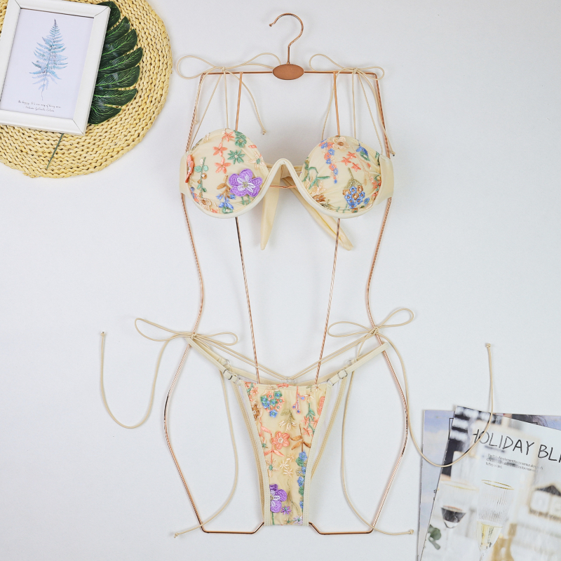 Izvezeni bikini kupaći s push-upom, s podstavom (underwire), tri točke naramenice, otvoreni leđa, najlon tkanina