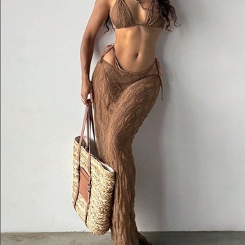 Costum de baie triunghiular, set de trei piese, cu perne pentru bust, top cu șnururi și bottom în stil fustă