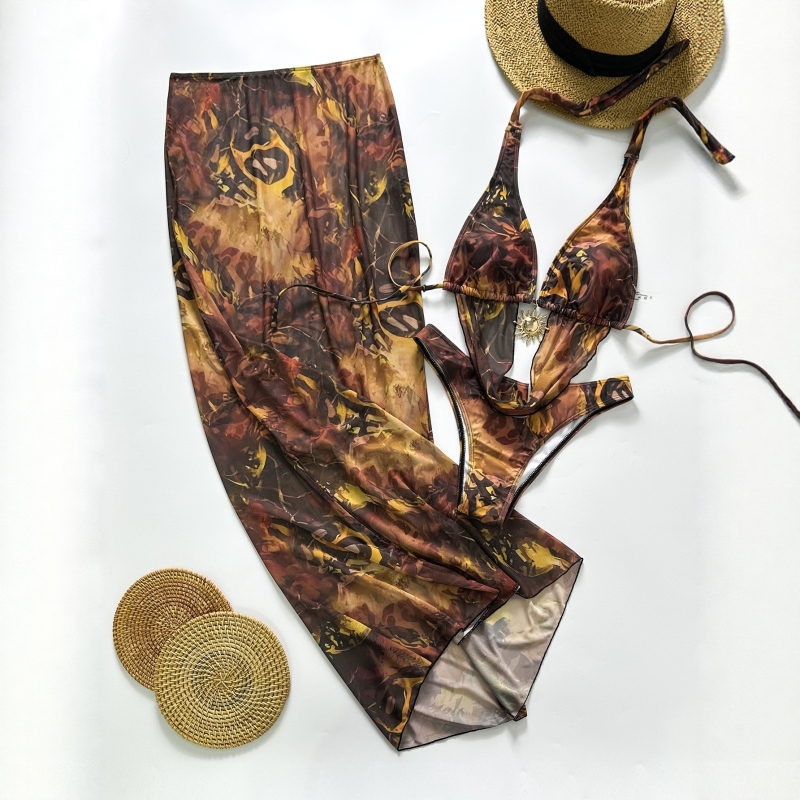 Set de baie din trei piese cu decolteu halter, imprimeu decupat și plasă transparentă în jurul șoldurilor