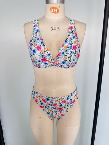 Ženski dvodijelni kupaći kostim s malim cvjetnim uzorkom, uski kroj, sportski stil, čipkasti detalji