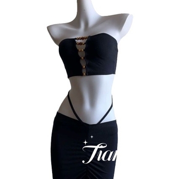 Set de înot din trei piese cu top beaded și rochie lungă despărțită; spate deschis; elasticitate ridicată. Material: 96% poliester, 4% spandex; Captuseală: 95% poliester, 5% elastan; Greutate: 150 g; Pernele pentru sâni incluse