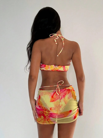 Costum de baie trei piese cu imprimeu, spate decupat și guler halter, croială hip-hugging