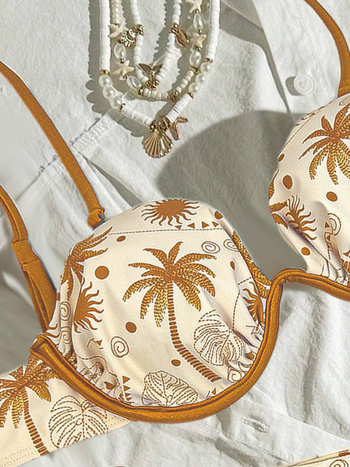 Dvodijelni bikini s printom raskopanih cvjetova, metalna potpora u prstenu i ugrađeni jastučići za grudi, špage trake