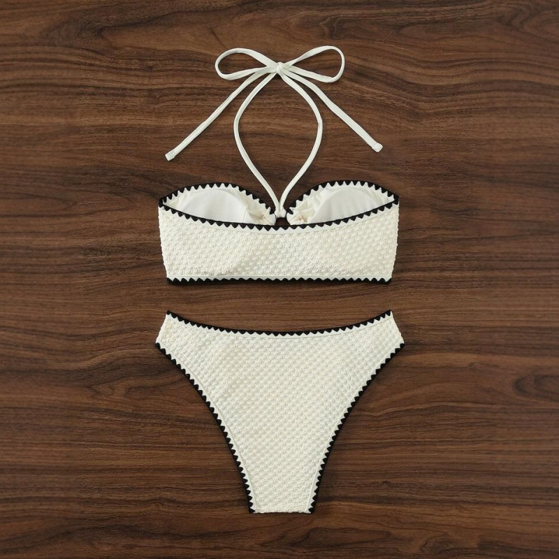 Bikini halter cu pernă pentru bust, accent dantelat, poliester 82%, căptușeală 18%, 150 g