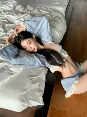 Ženski trodijelni bikini set s prugama, s dugim rukavima, s jastučićima za dojke, brzo sušenje, visoka elastičnost (Materijal: najlon 82% spandeks; Podstava: poliester-spandeks 18%; Težina: 300 g)