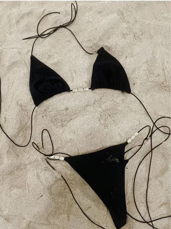 Bikini s perlicama i halterom, s vezenicama, split model za žene; poliester 82%, podstava poliester 18%; težina 150 g