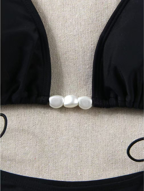 Bikini s perlicama i halterom, s vezenicama, split model za žene; poliester 82%, podstava poliester 18%; težina 150 g