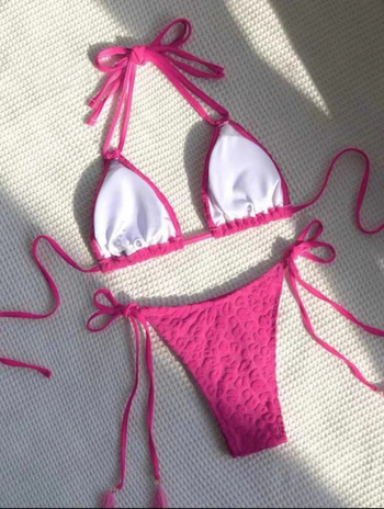 Ženski dvodijelni bikini s trakama i jastučićima za grudi, bez čelične potpore; materijal: poliester 82%, podstava: poliester 18% spandeksa