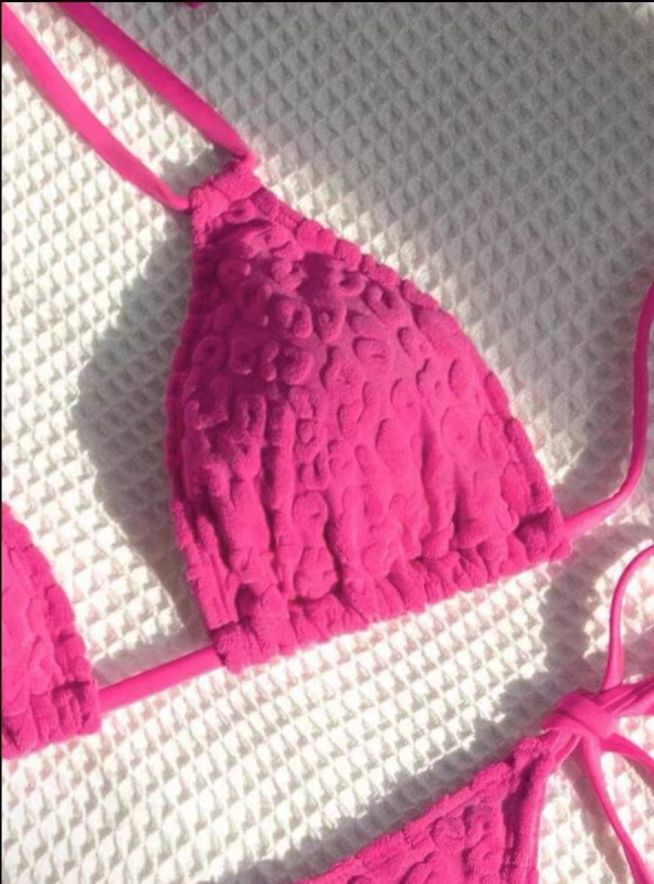 Ženski dvodijelni bikini s trakama i jastučićima za grudi, bez čelične potpore; materijal: poliester 82%, podstava: poliester 18% spandeksa