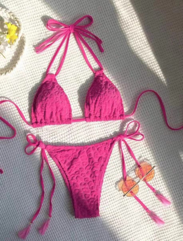 Ženski dvodijelni bikini s trakama i jastučićima za grudi, bez čelične potpore; materijal: poliester 82%, podstava: poliester 18% spandeksa