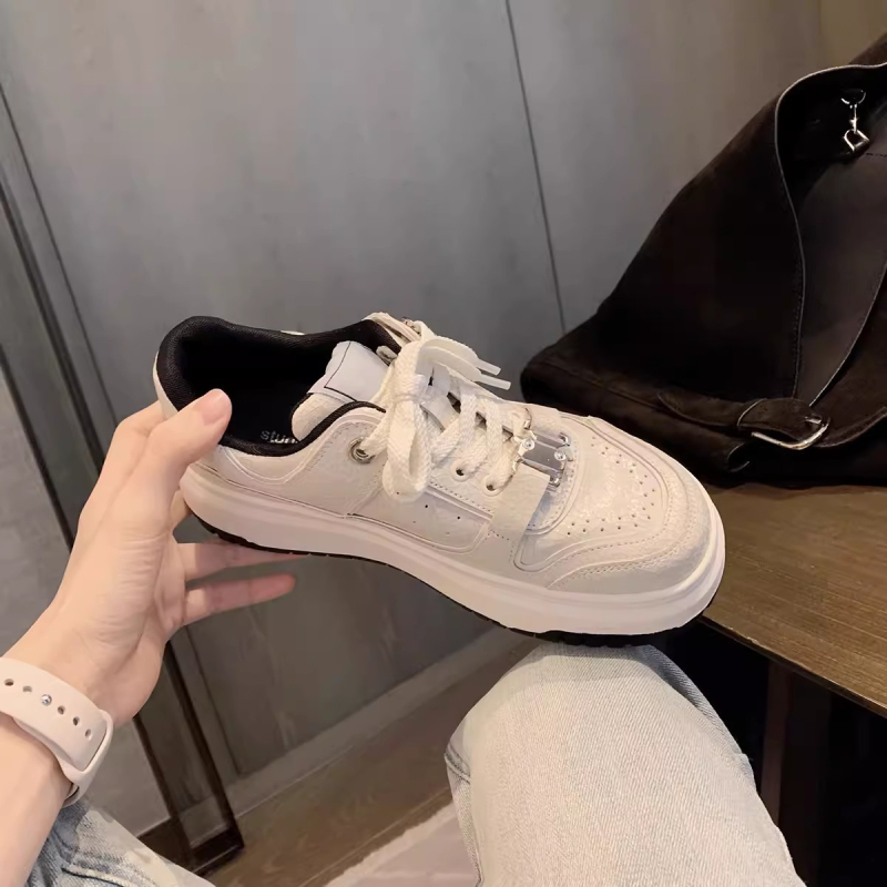 Moterų kasdieniai odiniai laisvalaikio bateliai su raišteliais, apvali nosis, kulnų aukštis 0–1 cm