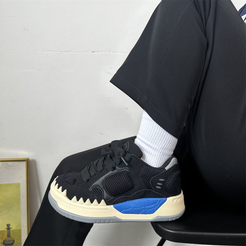 Vyrams skirti chunky retro sportbačiai – tinklinė viršutinė dalis, guminė padas, žemas profilis, raišteliai, EVA vidpadis