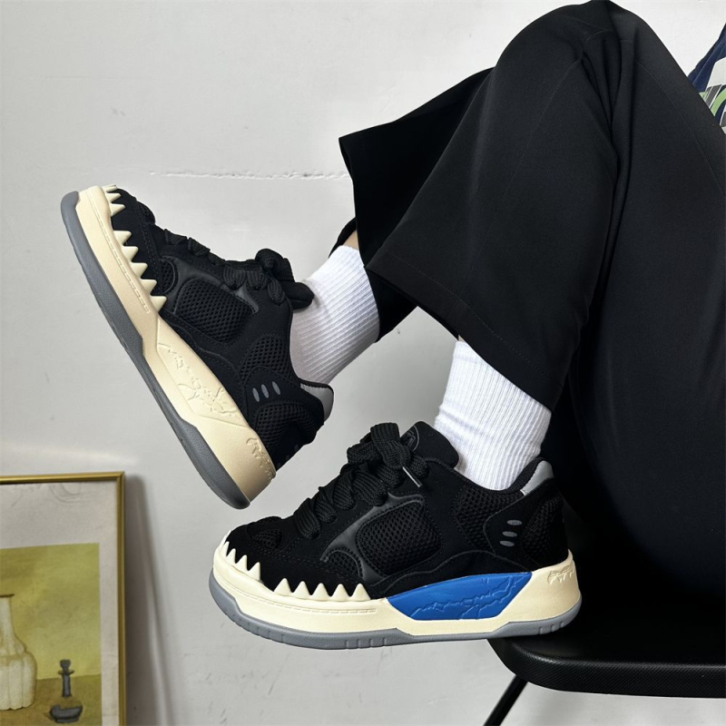 Vyrams skirti chunky retro sportbačiai – tinklinė viršutinė dalis, guminė padas, žemas profilis, raišteliai, EVA vidpadis