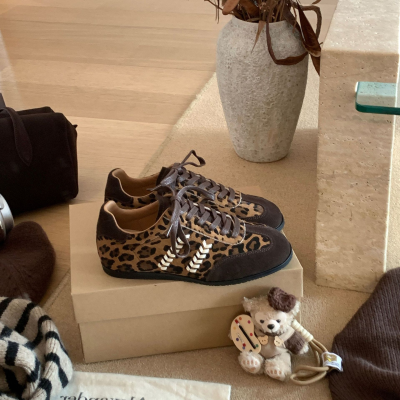 Moteriški leopardiniai bateliai su arklių plaukais - viršus: arklių plaukai, padas: guma, žemas viršus, apskritas pirštas, vidpadis iš kiaulių odos