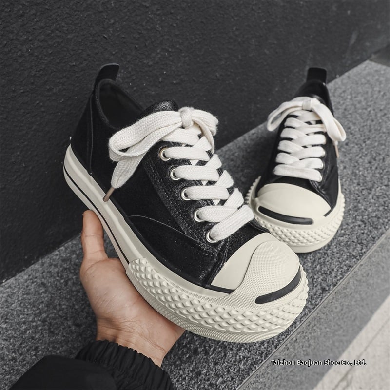 Ανδρικά παπούτσια με συνθετικό δέρμα στην επάνω επιφάνεια, PVC σόλα, κορδόνια, χαμηλός ύψος, άνοιξη 2025