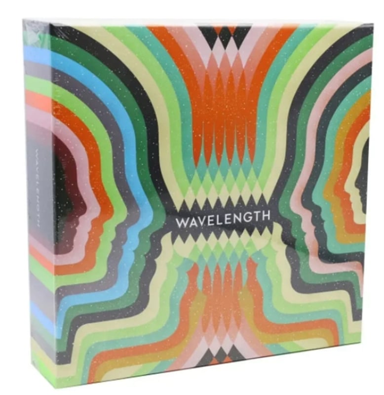 Wavelength társasjáték — kártya-alapú parti társasjáték érzelmi, látási és intellektuális fejlesztéssel, 14+ éveseknek