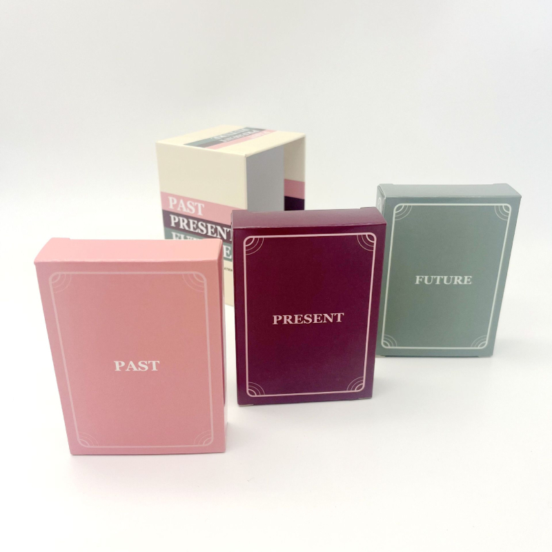 Παιχνίδι καρτών για επιτραπέζιο – 3 σε 1 για οικογενειακές συγκεντρώσεις και ενήλικες (Υλικό: 300 g επικαλυμμένο χαρτί; Κατηγορία: επιτραπέζια παιχνίδια με κάρτες; Συσκευασία: έγχρωμο κουτί; Ηλικία: 15–35 ετών; Αριθμός άρθρου: PPF three-in-one)