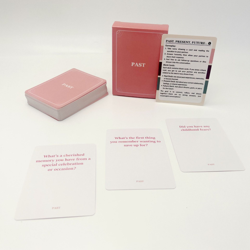 Παιχνίδι καρτών για επιτραπέζιο – 3 σε 1 για οικογενειακές συγκεντρώσεις και ενήλικες (Υλικό: 300 g επικαλυμμένο χαρτί; Κατηγορία: επιτραπέζια παιχνίδια με κάρτες; Συσκευασία: έγχρωμο κουτί; Ηλικία: 15–35 ετών; Αριθμός άρθρου: PPF three-in-one)